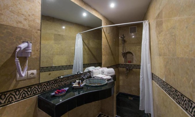 Badkamer bij Riad Palais Marjana