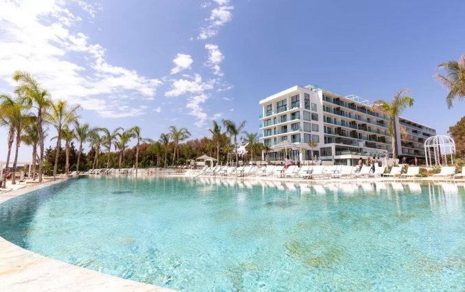 Buitenzwembad van Hotel Bless op Ibiza