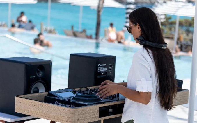 DJ van Hotel Bless op Ibiza