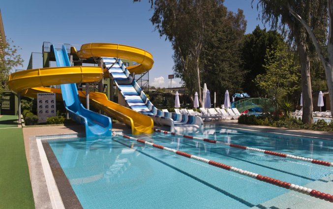 Zwembad en glijbanen van Hotel & Resort Botanik in Side