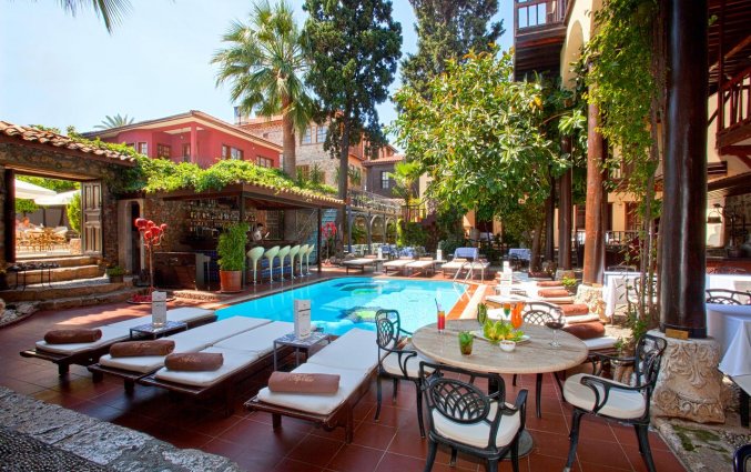 Zwembad van Hotel Alp Pasa in Antalya