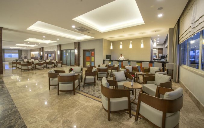 Lobby van Resort Ramada by Wyndham Lara in Antalya