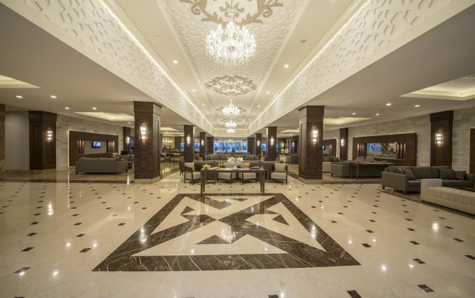 Lobby van Resort Ramada by Wyndham Lara in Antalya