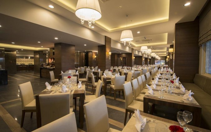 Restaurant van Resort Ramada by Wyndham Lara in Antalya
