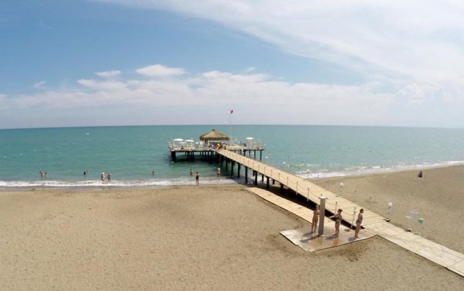 Strand van Resort Ramada by Wyndham Lara in Antalya