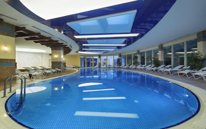 Binnenzwembad van Hotel Liberty Lara in Antalya