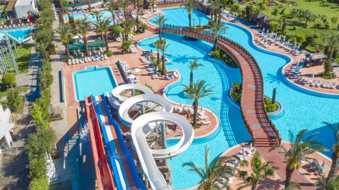 Zwembad van Hotel Liberty Lara in Antalya