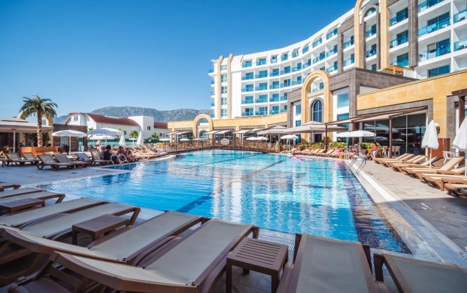 Buitenzwembad van Resort The Lumos Deluxe & Spa in Alanya