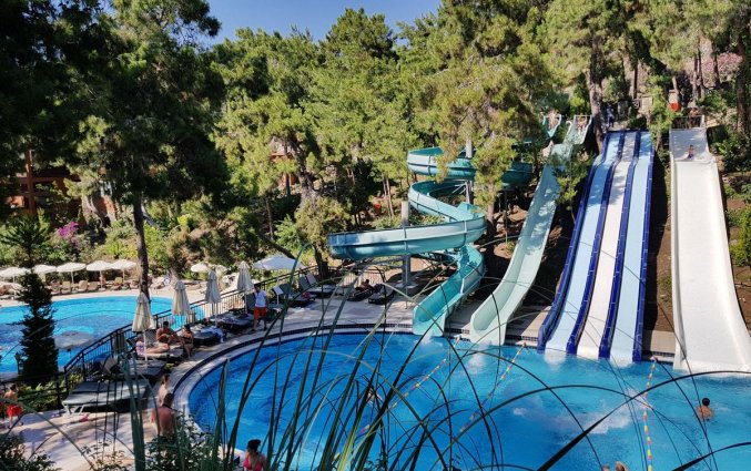 Buitenzwembad, waterglijbanen en aquapark van Hotel Utopia World in Alanya