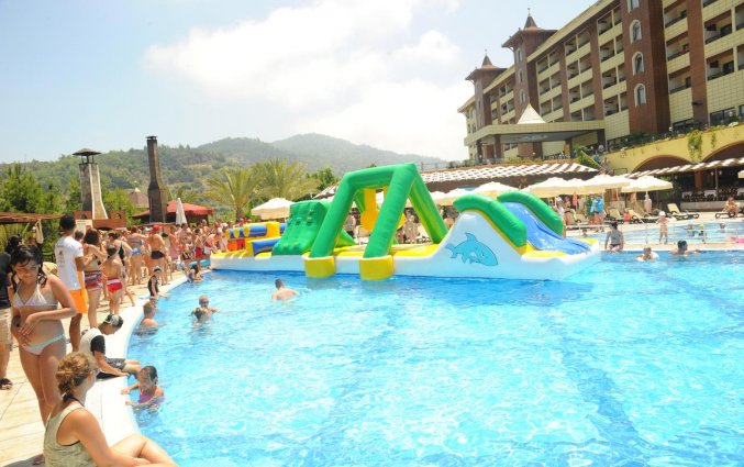 Buitenzwembad van Hotel Utopia World in Alanya