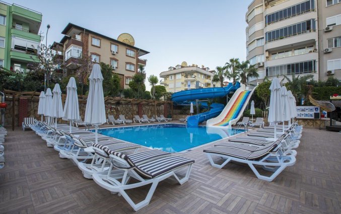 Zwembad en waterglijbanen van Hotel Club Big Blue Suit in Alanya