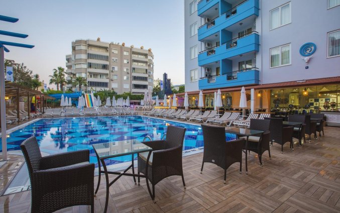 Zwembad en waterglijbanen van Hotel Club Big Blue Suit in Alanya