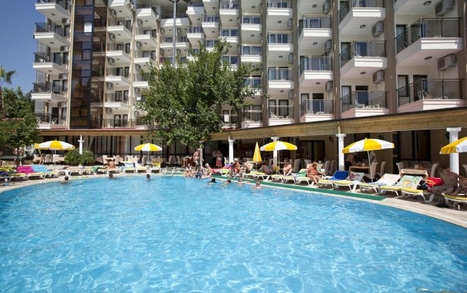 Zwembad van Hotel Monte Carlo in Alanya