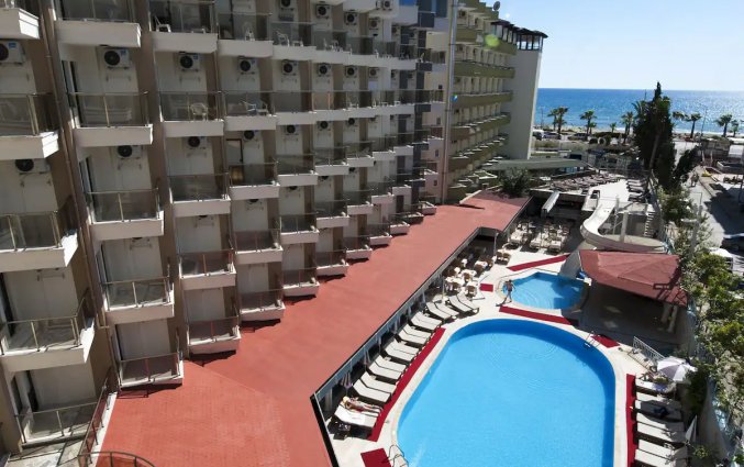 Zwembad van Hotel Monte Carlo in Alanya