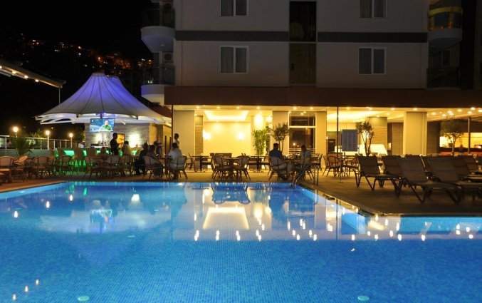 Zwembad van Aparthotel Vega Green in Alanya