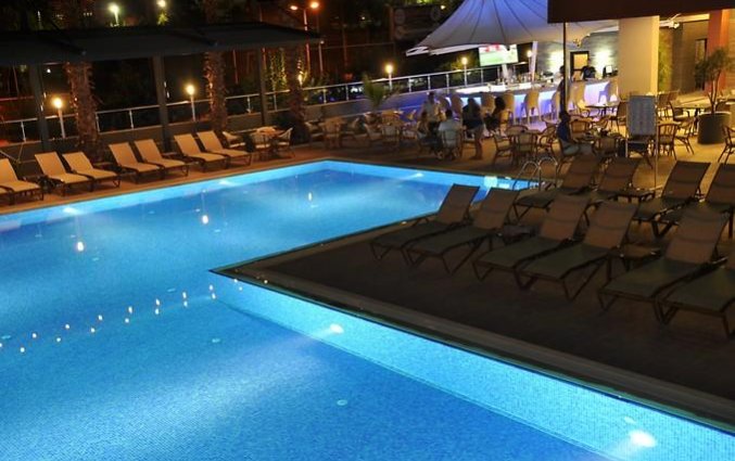 Zwembad van Aparthotel Vega Green in Alanya