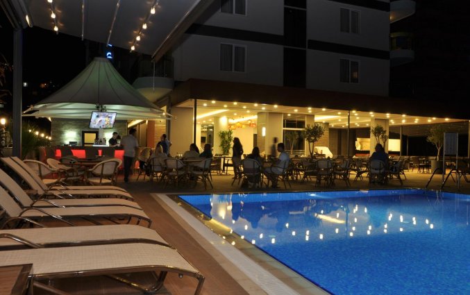 Zwembad van Aparthotel Vega Green in Alanya