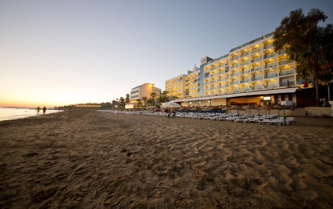 Strand van Hotel Yalihan Una