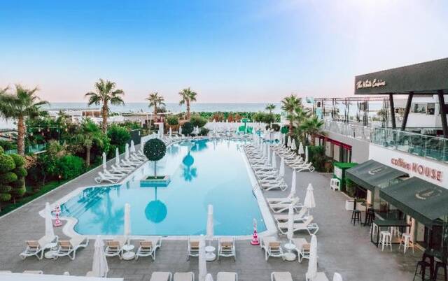 Buitenzwembad van Resort White City in Alanya
