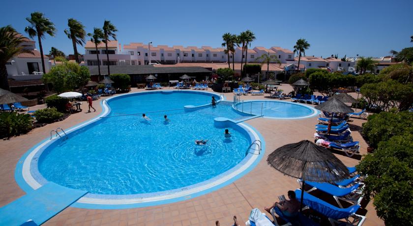 Buitenzwembad van Appartementen CLC Sunningdale Village op Tenerife