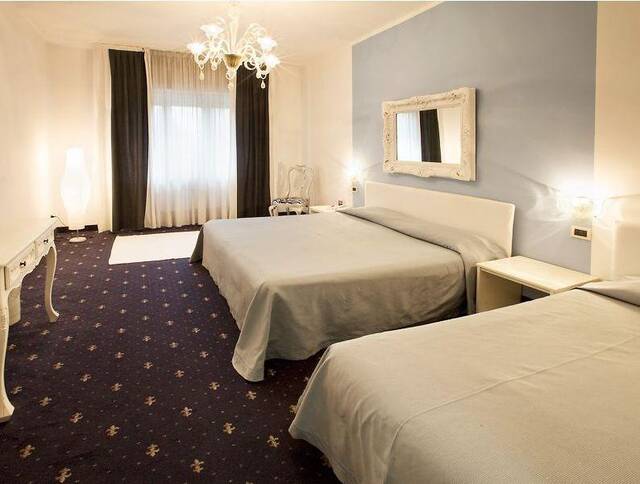 Vierpersoonskamer van Hotel La Meridiana in Venetië