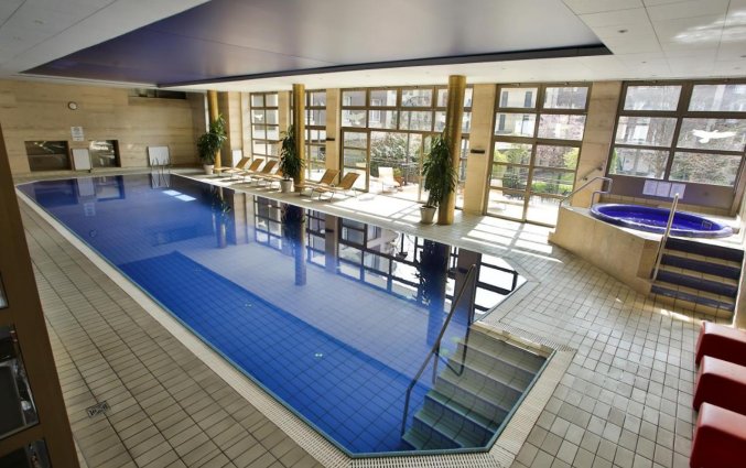 Zwembad van Adina Apartment Hotel Budapest