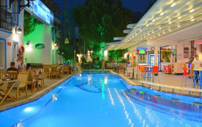 Zwembad van Istankoy Hotel