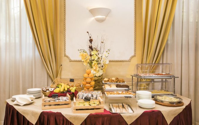 Ontbijtbuffet van hotel Villa Rosa in Rome