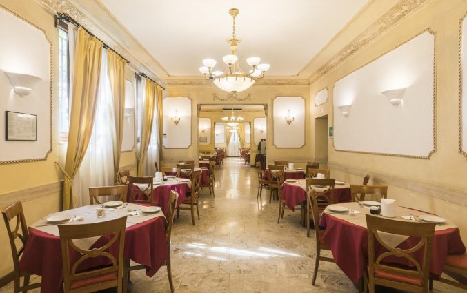Ontbijtzaal van hotel Villa Rosa in Rome