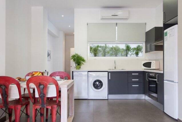 Keuken en eettafel van Appartementen Valencia Centre Torres de Quart Valencia