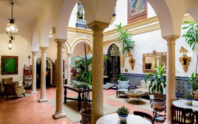 Binnenplaats bij Hotel Abanico Sevilla