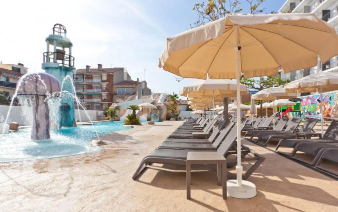 Zwembad van 30 Degrees - Hotel Pineda Splash Pineda de Mar