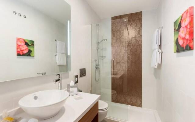 Badkamer bij Hotel Garden Inn Sevilla