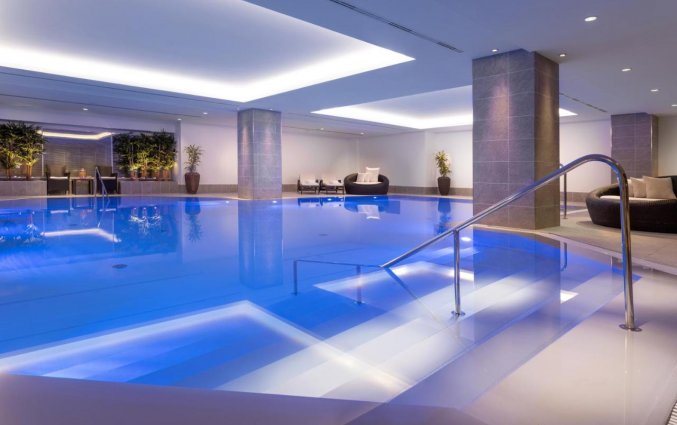 Binnenzwembad bij Hilton Praag