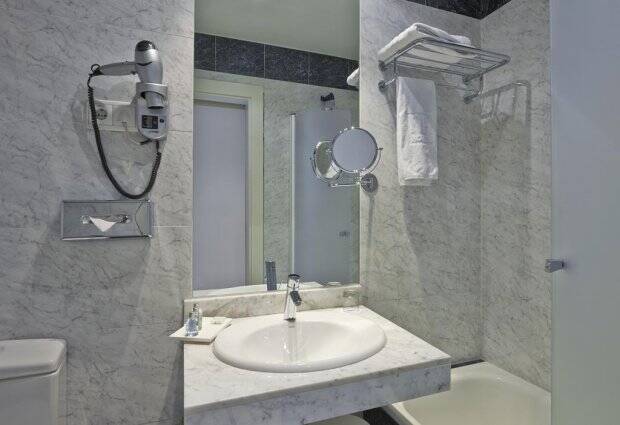 Badkamer van hotel NH las Artes in Valencia