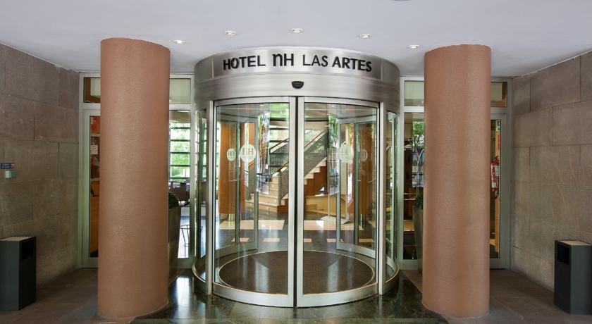 Ingang van hotel NH las Artes in Valencia