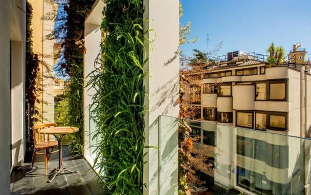 Balkon The B place