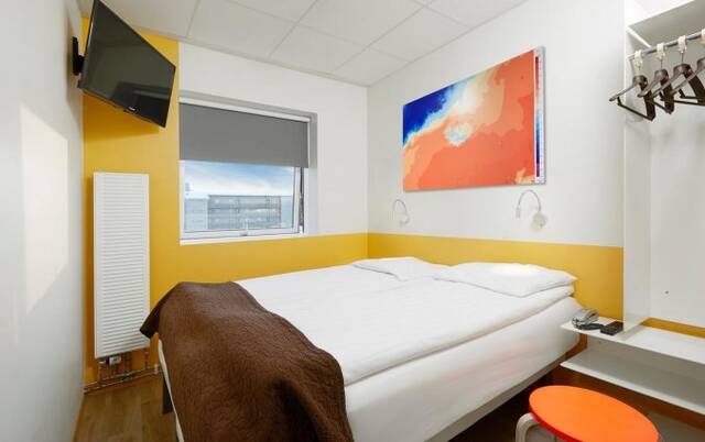 Tweepersoonskamer van hotel cabin in IJsland