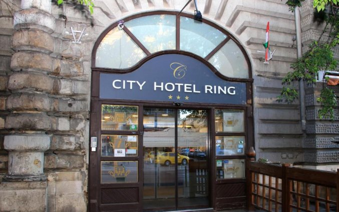 Ingang van City Hotel Ring Budapest 