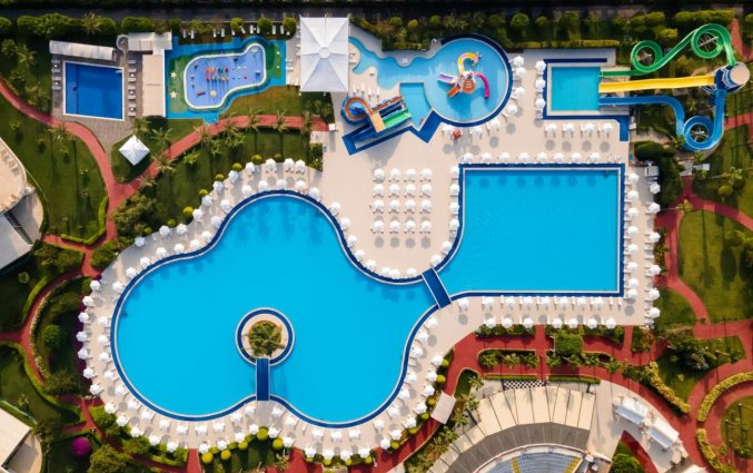 Zwembaden Miracle Resort