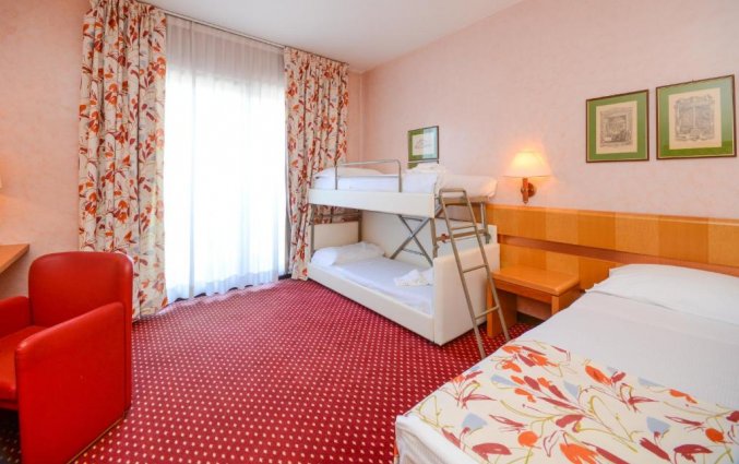 Vierpersoonskamer van Hotel Oliveto Gardameer