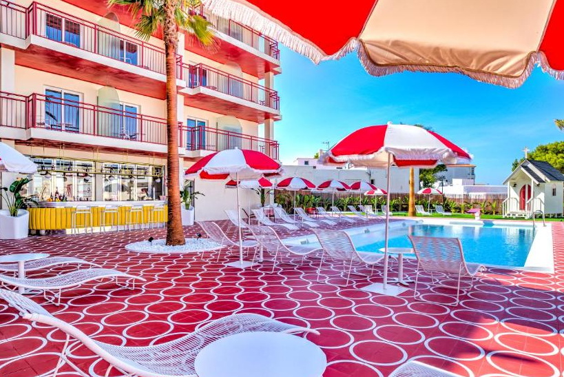 Zwembad van hotel Romeos Ibiza