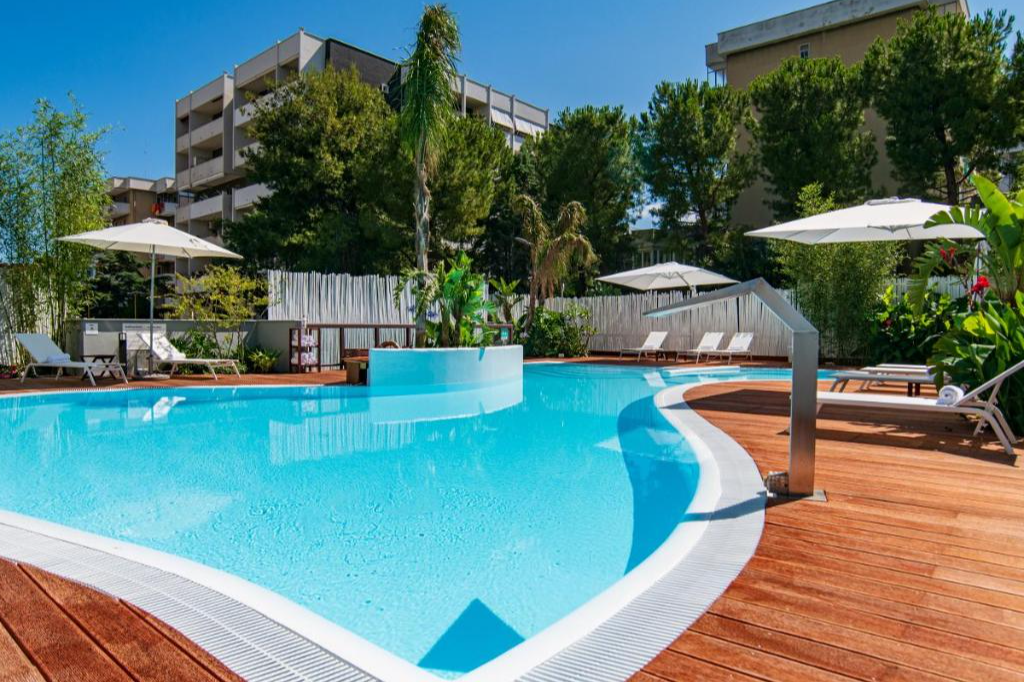 Zwembad van hotel Hi Bari