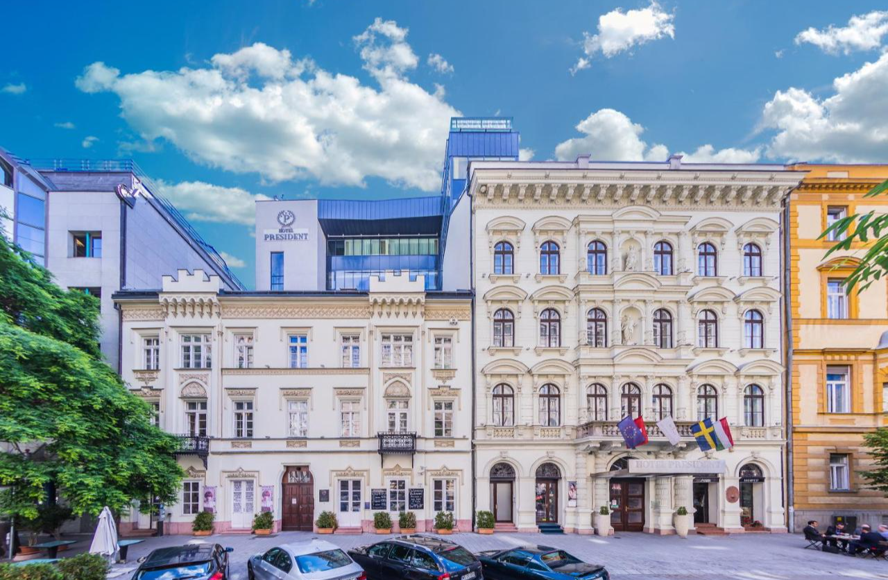 Voorkant van Hotel President in Budapest