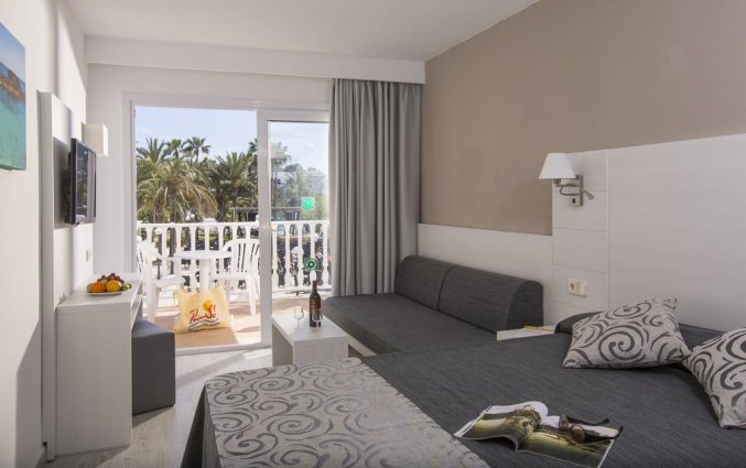 Slaapkamer van hotel Primasol Cala d'Or Gardens in Mallorca