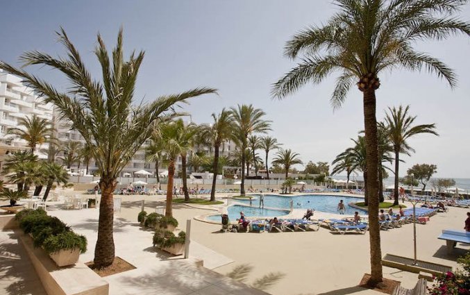 Zwembad van Aparthotel Playa Dorada op Mallorca