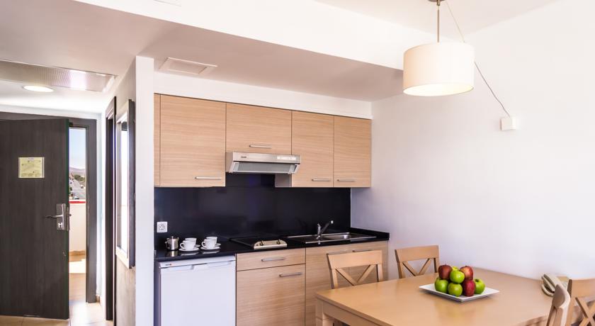 Keuken van appartement van Appartementen BlueBay Lanzarote