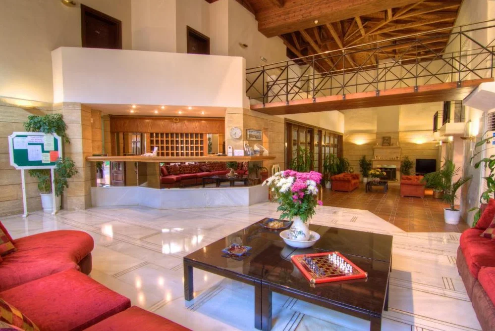 Fortezza Hotel lobby 