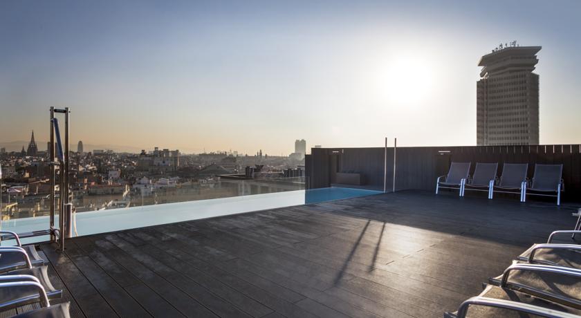 Dakterras met uitzicht van hotel Andante in Barcelona