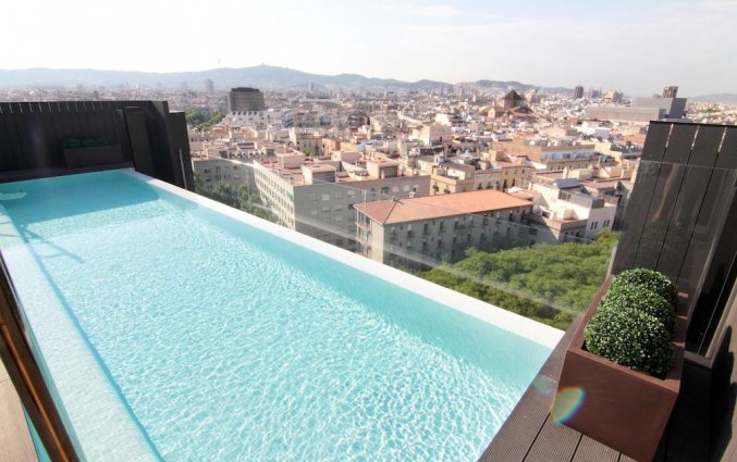 Zwembad van hotel Andante Barcelona